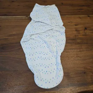 Aden & Anais white with blue bird prints swaddle 4-6m